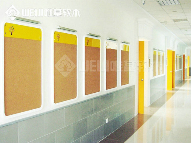 楼道软木板在北京市英才学校应用场景